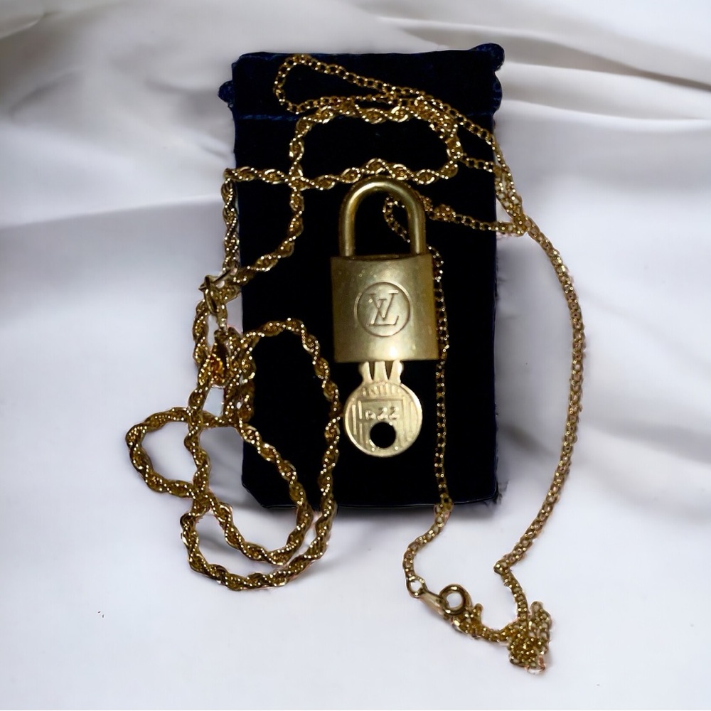 LV #229 Padlock & Key